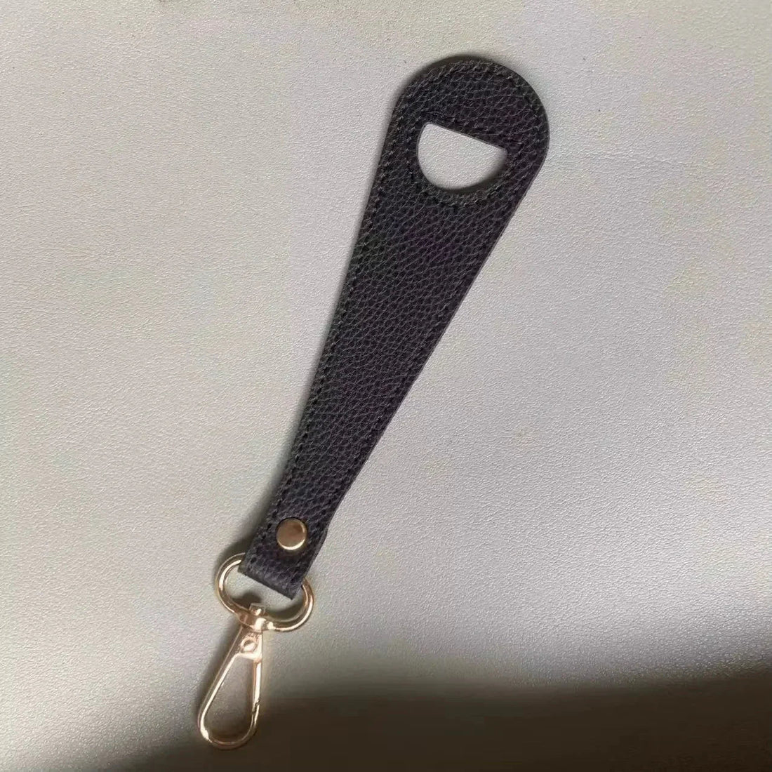 🧢 “Clip It, Carry It, Forget It” - Checkouts USA