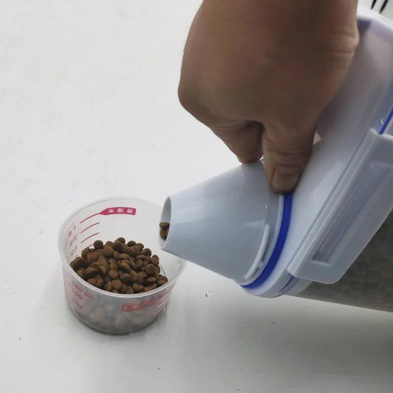 1.5kg/2kg Dog Cat Food Pail Plastic Storage Tank with Measuring Cup Container Moisture - proof Sealed Jar Pet Supplies Accessories - Furbury