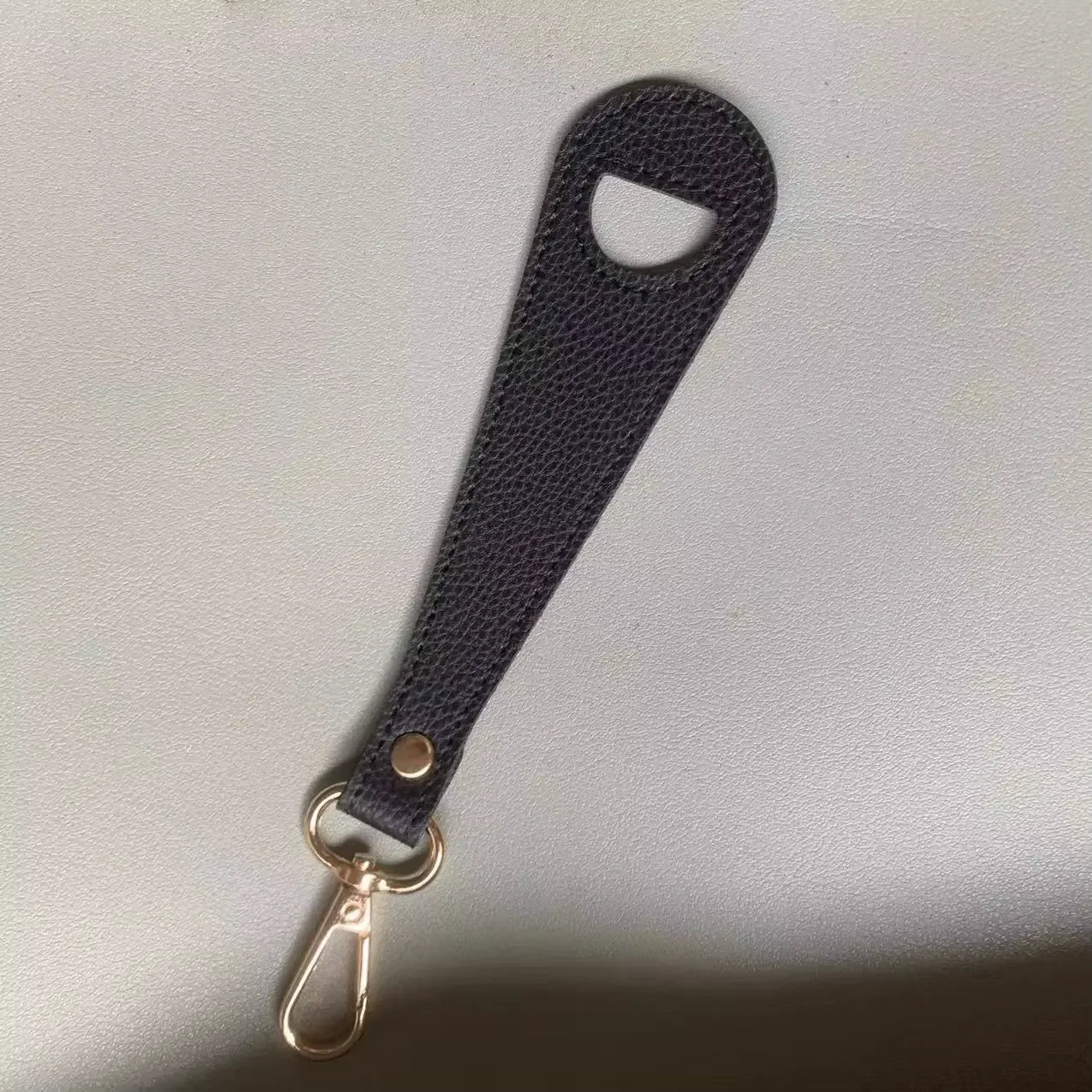 Travel Hat Clip Leather Simple Golf Baseball Hat Clip Summer Hat Strap Towel Glove Storage Wallet Buckle Hands - free Latch Clip - Checkouts UK