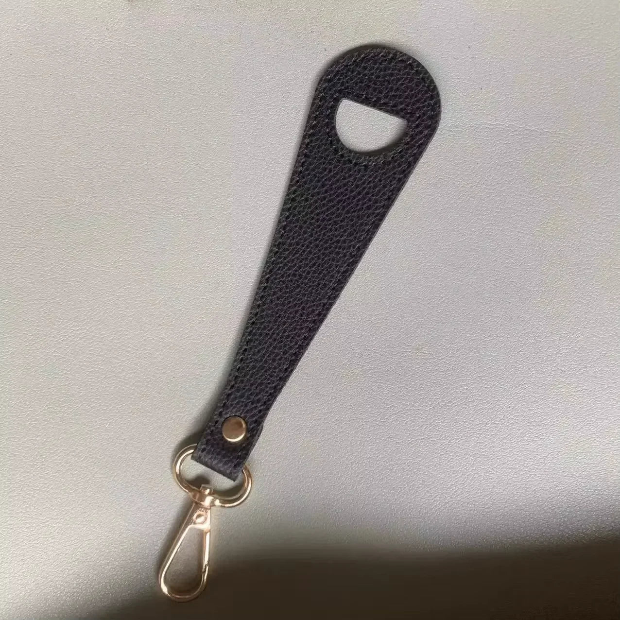 Travel Hat Clip Leather Simple Golf Baseball Hat Clip Summer Hat Strap Towel Glove Storage Wallet Buckle Hands - free Latch Clip - Checkouts UK